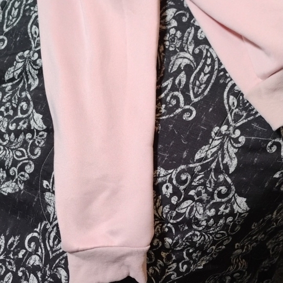 Chic Pink Flamingo Sweatshirt - Picture 5 of 6